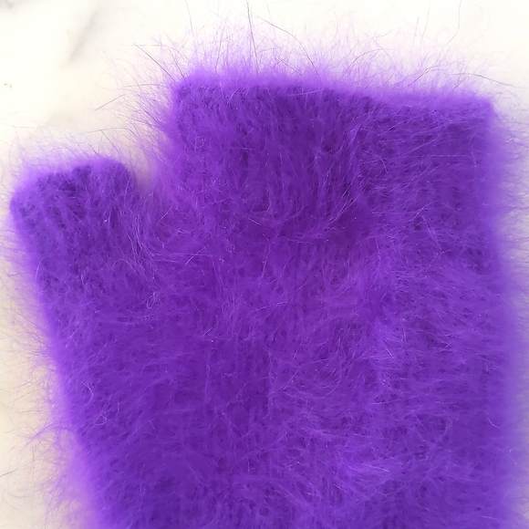 NWOT. Handmade by me. Woman's very fluffy, pretty and warm mittens. - Picture 3 of 4